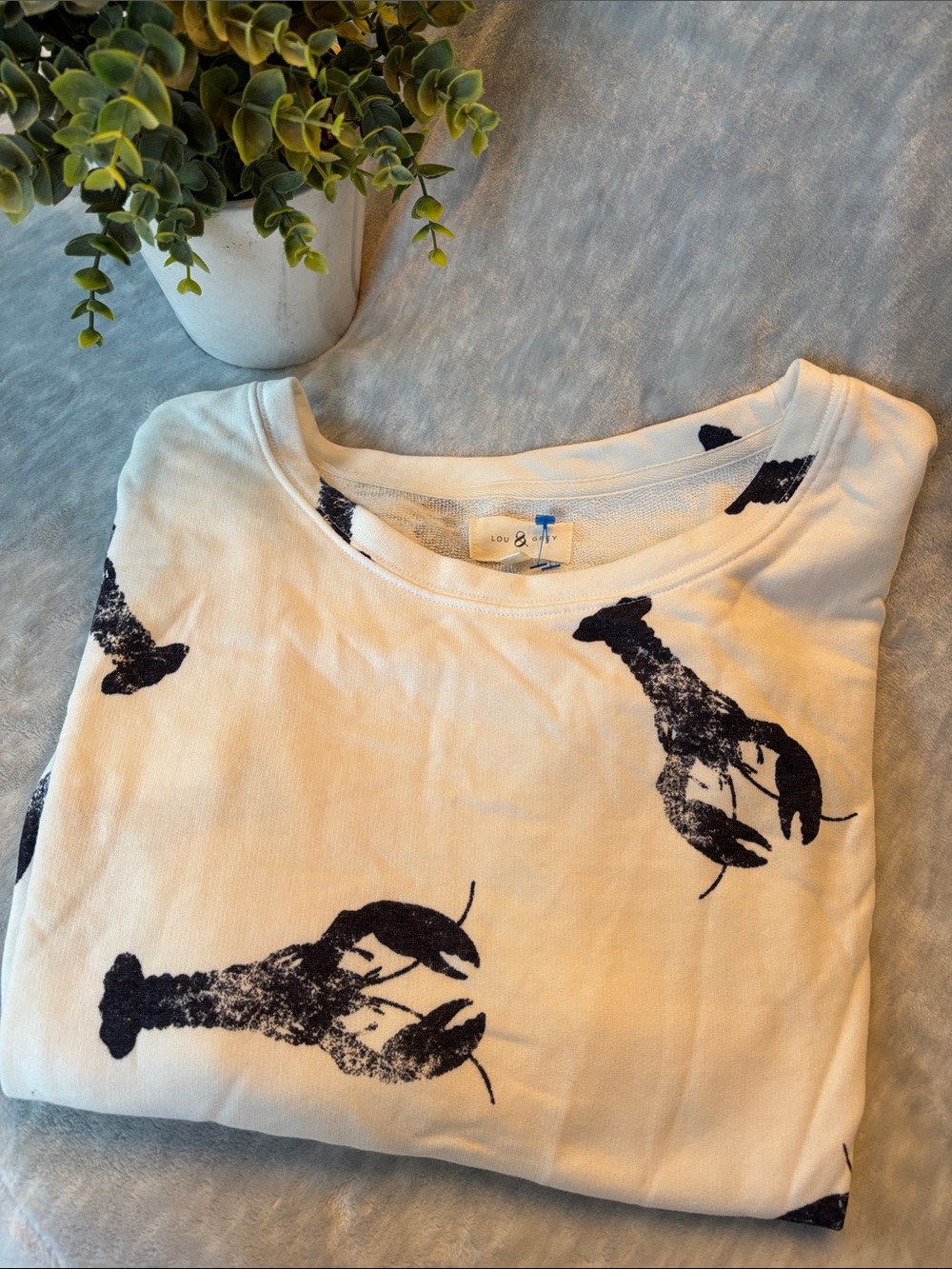 Navy Blue Lobster on Ivory Beach Crewneck Sweatshirt NWT XS Lou & Grey
